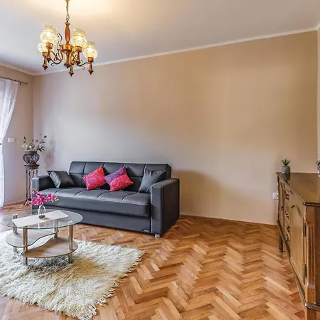 Apartment 2 Bedroom Cozy In Liznjan