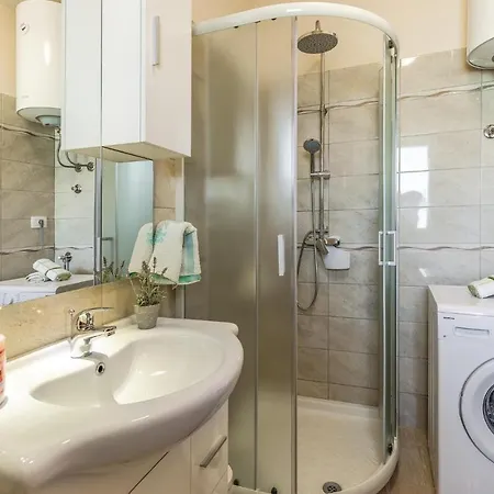 2 Bedroom Cozy In *