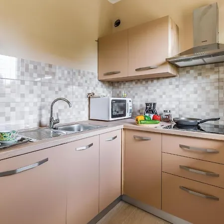 2 Bedroom Cozy In Apartment