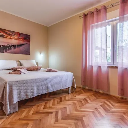 Lägenhet 2 Bedroom Cozy In Ližnjan