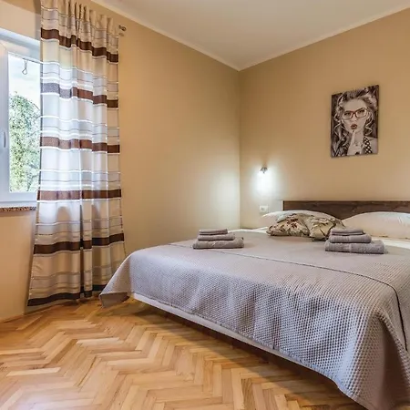 2 Bedroom Cozy In * Ližnjan