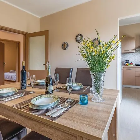 2 Bedroom Cozy In Lägenhet *