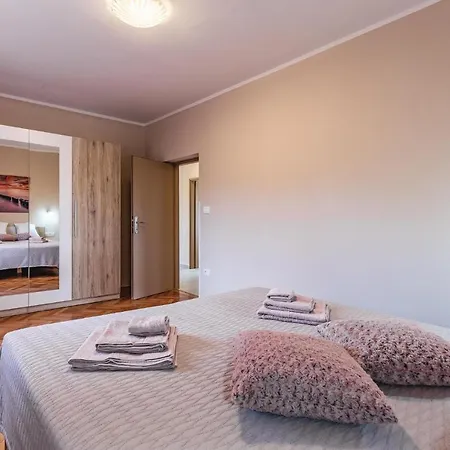 Lägenhet 2 Bedroom Cozy In